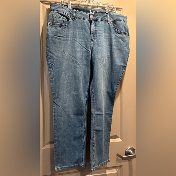 LEE Midrise Regular Fit Straight Jeans, size 20W Petite, NWT - Picture 4 of 10